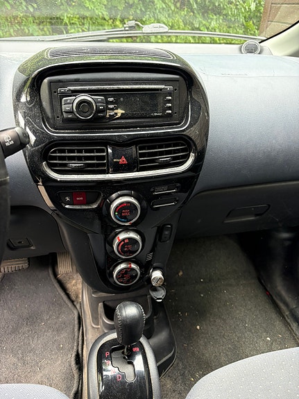 Peugeot iOn 5 of 5