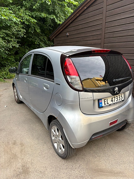 Peugeot iOn 3 of 5