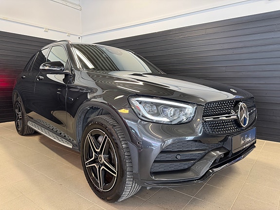 Mercedes-Benz GLC300 e 2 of 5