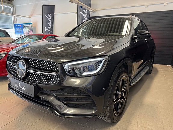 Mercedes-Benz GLC300 e 4 of 5