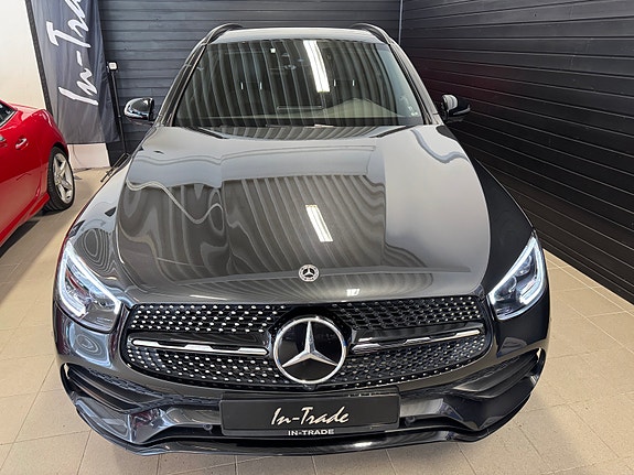 Mercedes-Benz GLC300 e 3 of 5
