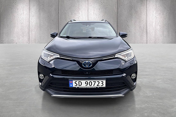 Toyota RAV4 2 of 5