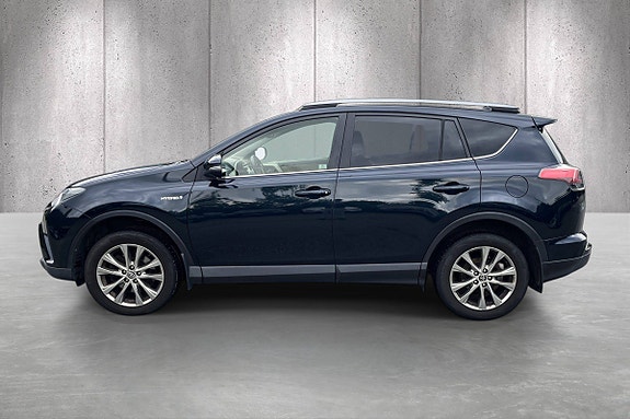 Toyota RAV4 4 of 5