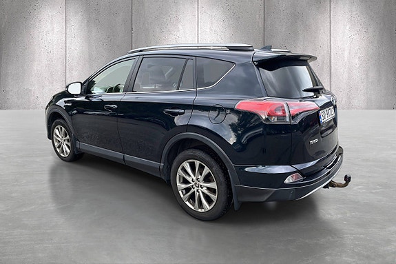 Toyota RAV4 5 of 5
