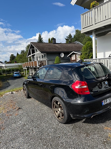 BMW 116i 3 of 5