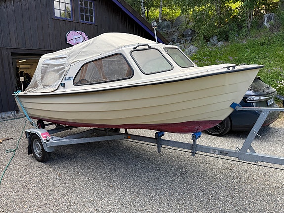 Askeladden 16 selges med nyere Tiki henger og 60 hk motor. 2 of 5