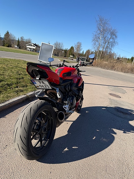 Ducati Streetfighter V2 3 of 5