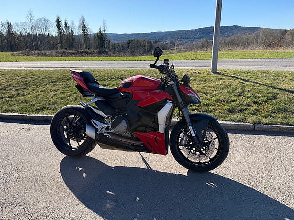 Ducati Streetfighter V2 5 of 5