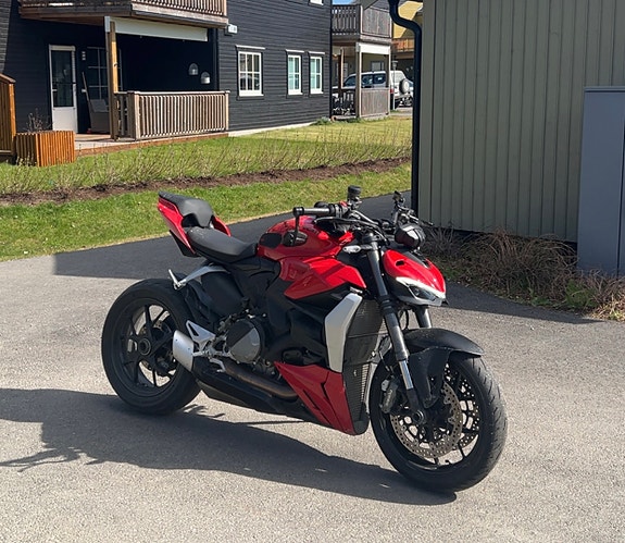 Ducati Streetfighter V2 2 of 5