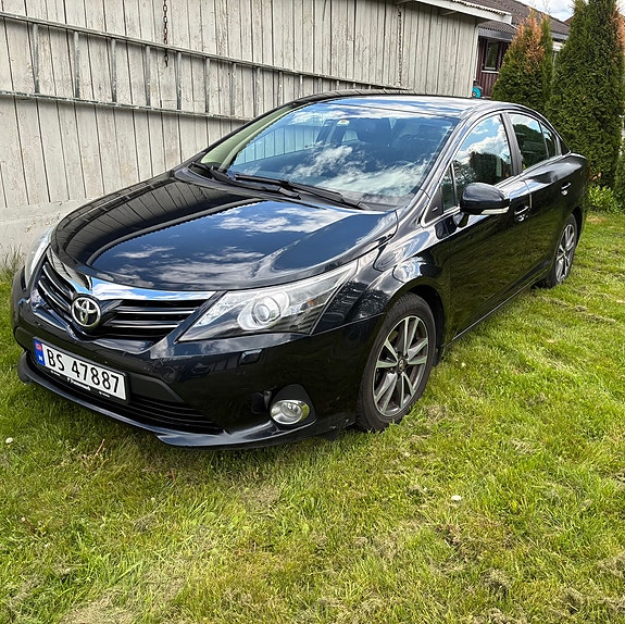 Toyota Avensis 2 of 5