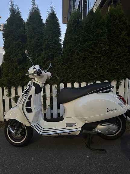 Vespa GTS 300 4 of 5
