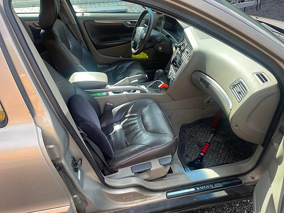 Volvo XC70 3 of 5