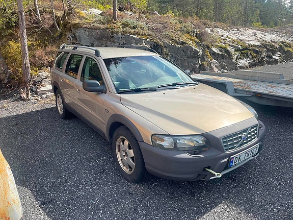 Volvo XC70 2 of 5