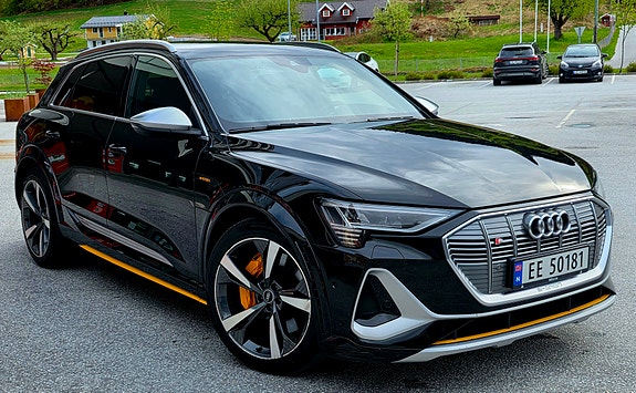 Audi e-tron S 2 of 5
