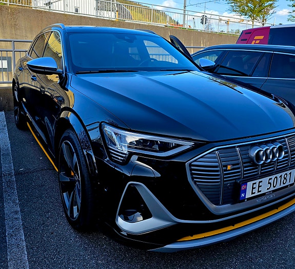 Audi e-tron S 3 of 5
