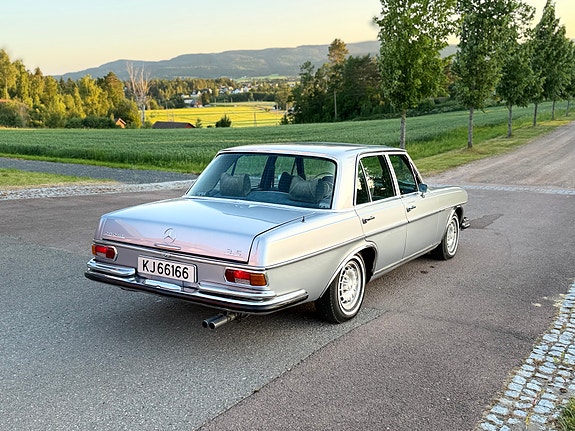 Mercedes-Benz 280 14 of 30
