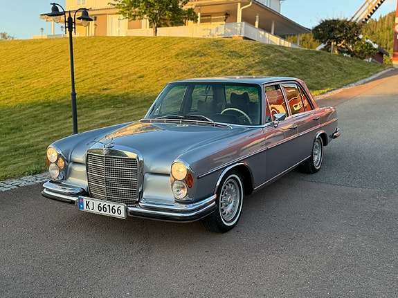 Mercedes-Benz 280 18 of 30