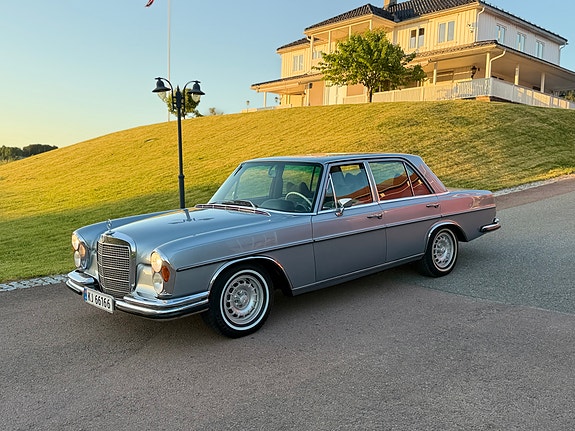 Mercedes-Benz 280 9 of 30
