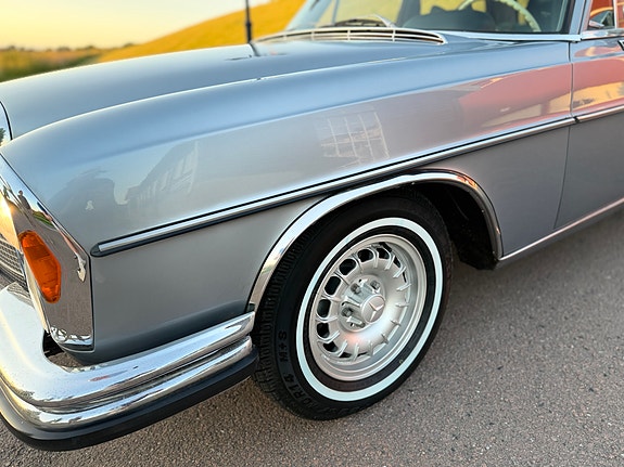 Mercedes-Benz 280 21 of 30