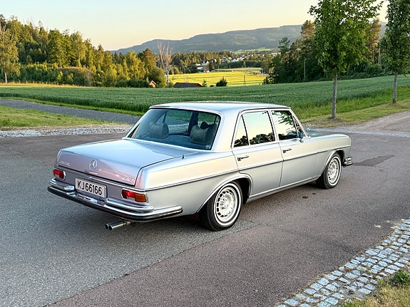 Mercedes-Benz 280 15 of 30