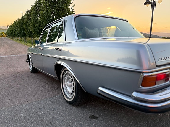 Mercedes-Benz 280 25 of 30