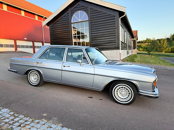 Mercedes-Benz 280 16 of 30