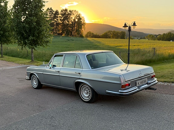Mercedes-Benz 280 11 of 30