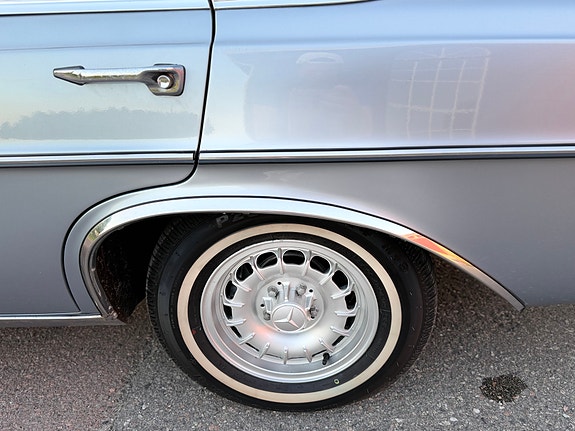 Mercedes-Benz 280 24 of 30