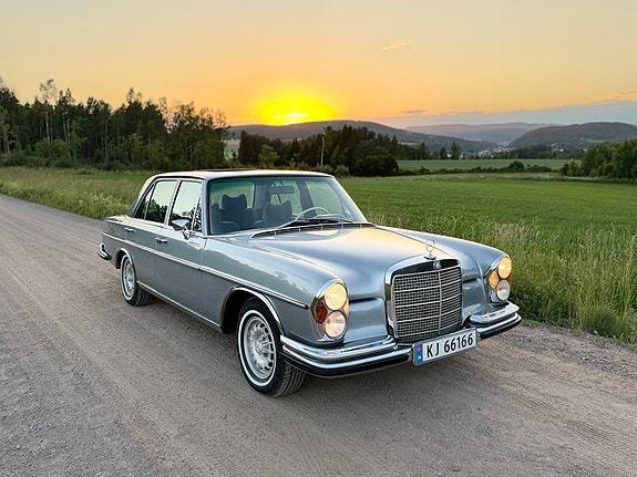 Mercedes-Benz 280 3 of 5