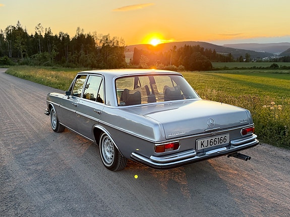 Mercedes-Benz 280 2 of 30