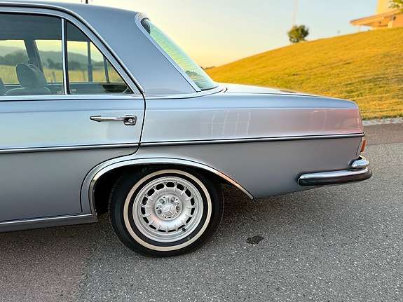 Mercedes-Benz 280 23 of 30