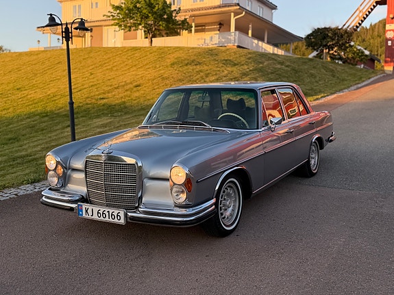 Mercedes-Benz 280 4 of 5