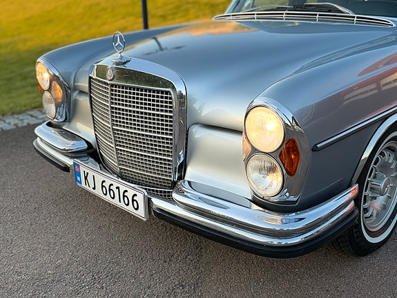 Mercedes-Benz 280 19 of 30