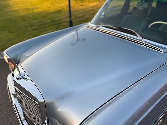 Mercedes-Benz 280 20 of 30
