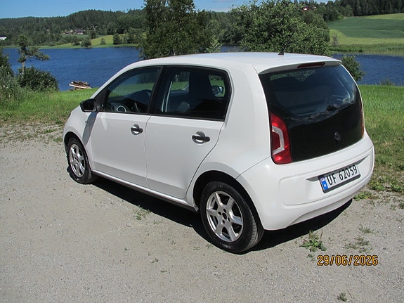 Volkswagen UP! 4 of 15