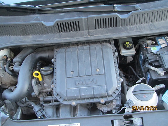 Volkswagen UP! 15 of 15