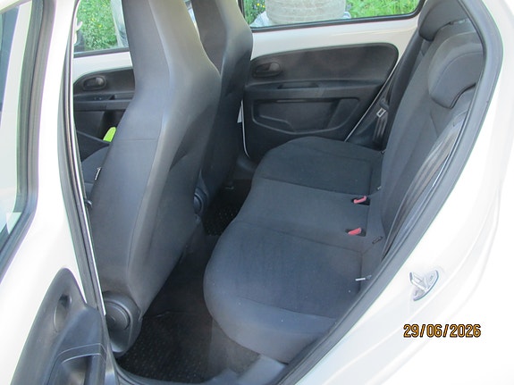 Volkswagen UP! 11 of 15