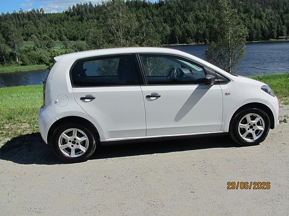 Volkswagen UP! 6 of 15