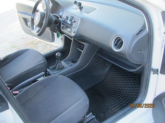Volkswagen UP! 12 of 15