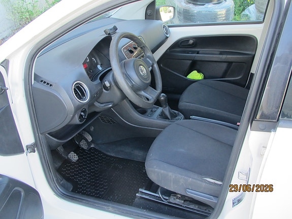 Volkswagen UP! 9 of 15