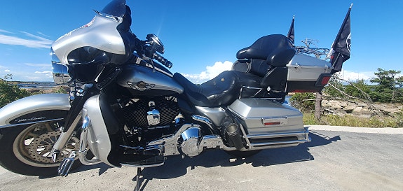 Harley-Davidson FLHTCU Ultra Classic Electra Glide 2 of 5