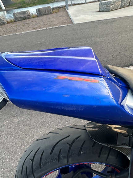 Suzuki GSX-R 750 11 of 12