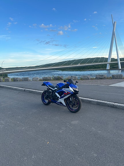 Suzuki GSX-R 750 3 of 12