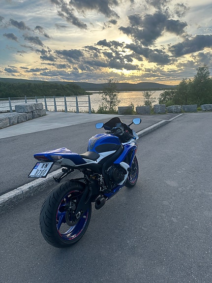 Suzuki GSX-R 750 4 of 12