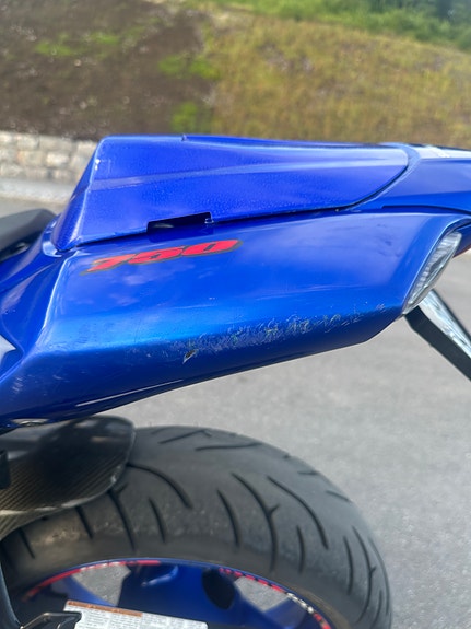 Suzuki GSX-R 750 8 of 12