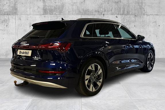 Audi e-tron 4 of 5
