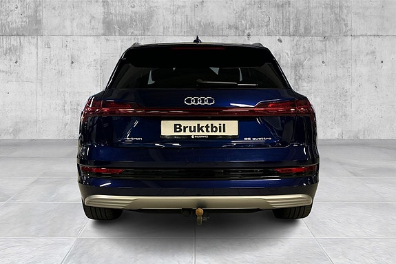 Audi e-tron 3 of 5