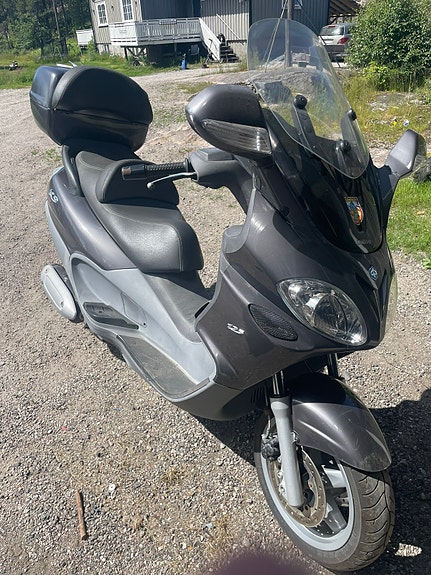 Piaggio X9 125 2 of 4