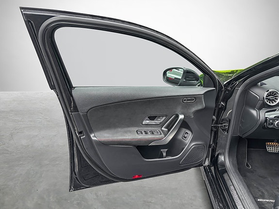 Mercedes-Benz A250 e 8 of 25