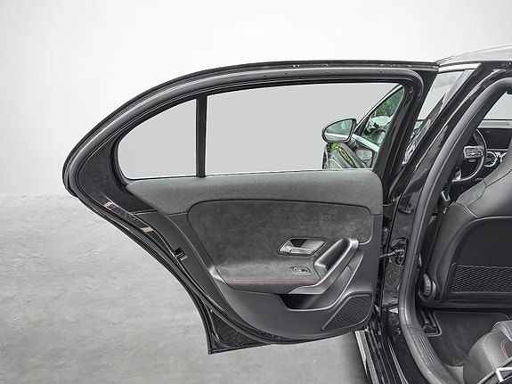 Mercedes-Benz A250 e 18 of 25